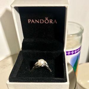 Pandora luminous leaves, white pearl ring
